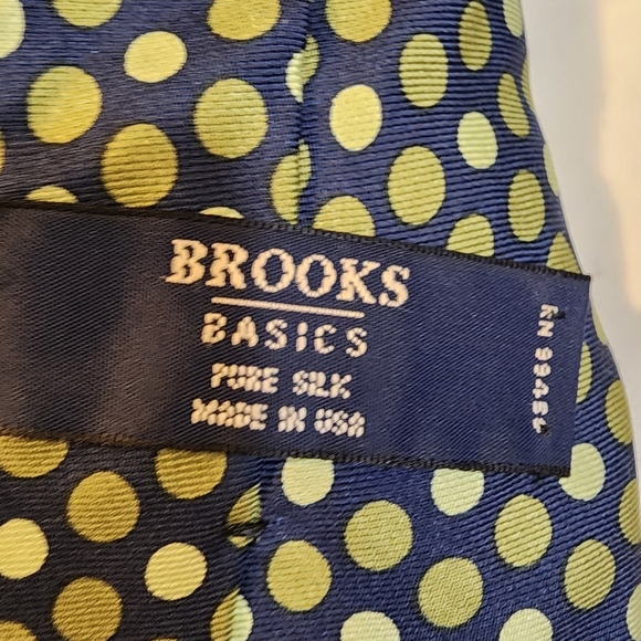 BROOKS Basixs Men's Polka Dot Green Pure Silk Tie - Picture 3 of 9